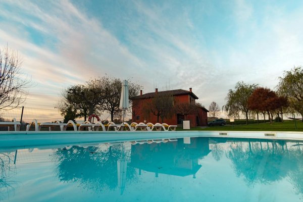 Explorez les options de stores bannes personnalisés dans le 95